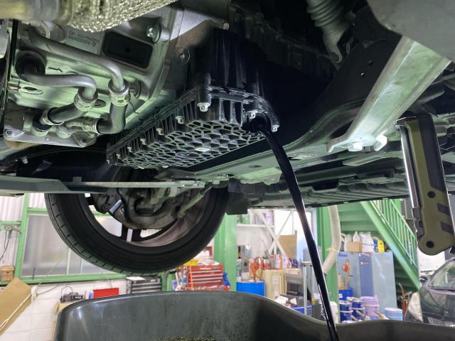 メルセデスベンツ　ＣＬＳ２２０ｄ　ディーゼル車用(オイル交換)　　大阪　トラック・バン　修理　春田自動車