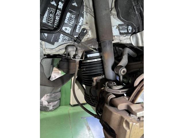 メルセデスベンツ　Ｃクラスワゴン　車高が下がる　エアサス交換　　大阪　トラック・バン　修理　春田自動車