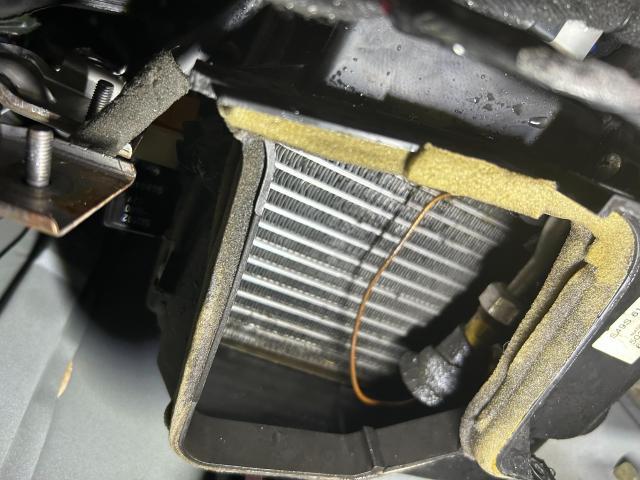 マツダ　ブローニィバン　ＳＫＦ６Ｖ　エアコンが効かない　風量が弱い　大阪　トラック・バン　修理　春田自動車