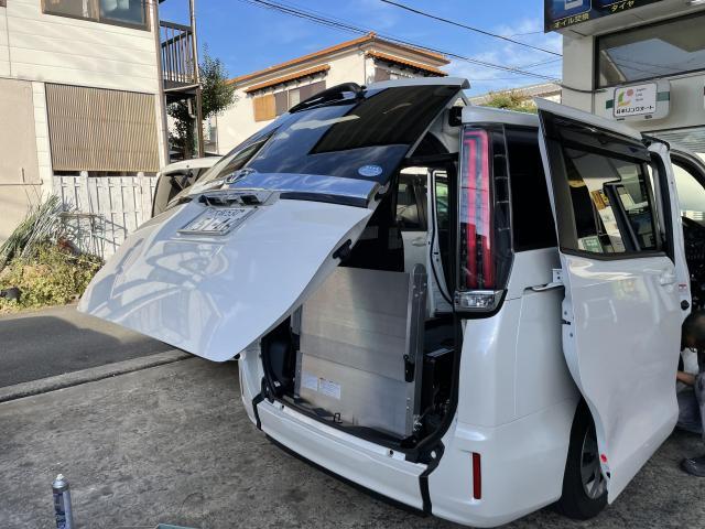 トヨタ　ノア　社外後付けパワーバックドアキット取り付け　福祉車両　スローパー