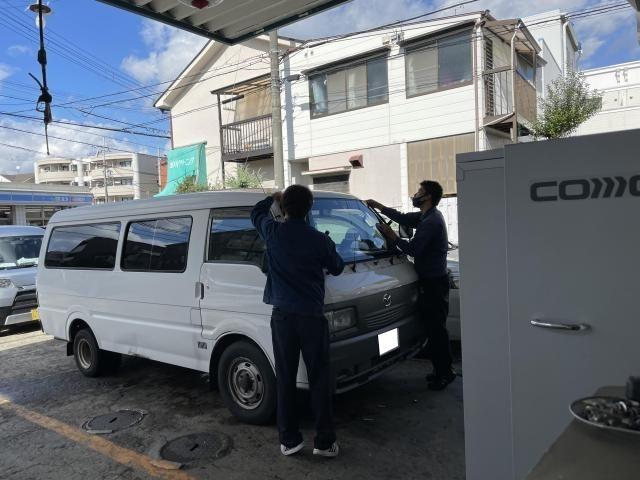 マツダ ボンゴブローニイバン フロントガラス交換｜グーネットピット