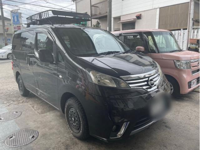 日産NV200バネットワゴン　板金作業