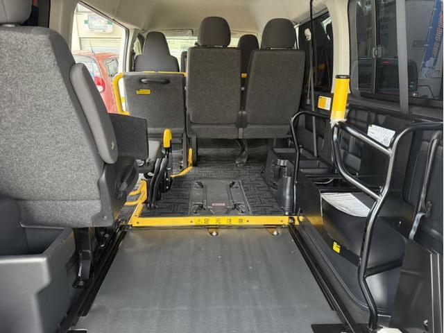 トヨタ　ハイエースバン　福祉車両