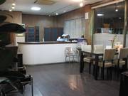 カフェ風の店内でゆったりお過ごしください。