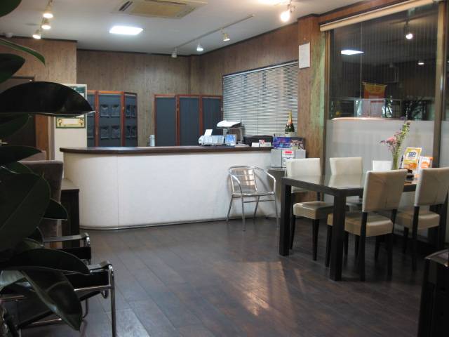 カフェ風の店内でゆったりお過ごしください。