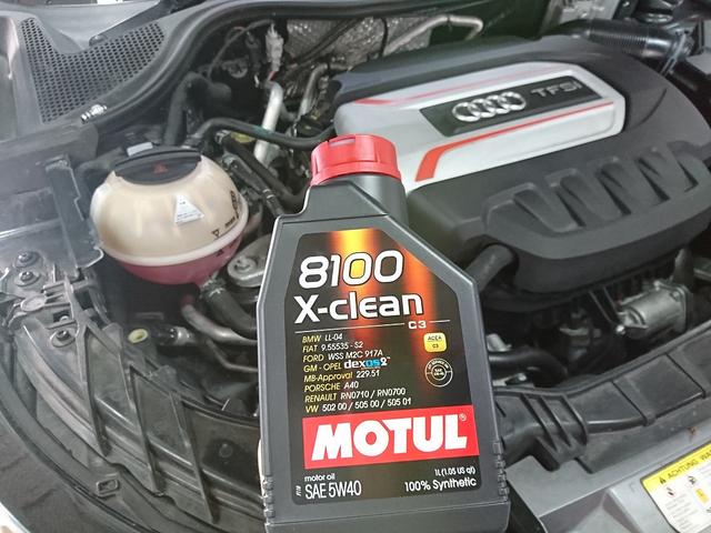 アウディS1　エンジンオイル交換　モチュール　MOTUL