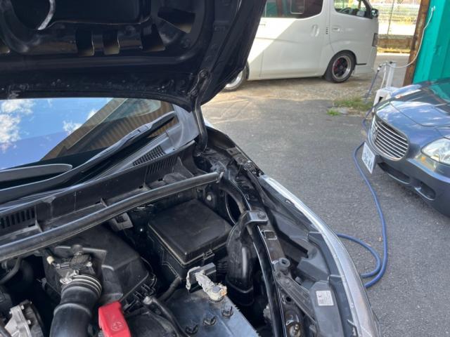 ヴォクシー　ＶＯＸＹ　ボンネットダンパー装着