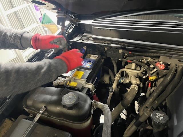 シボレータホ　バッテリー交換