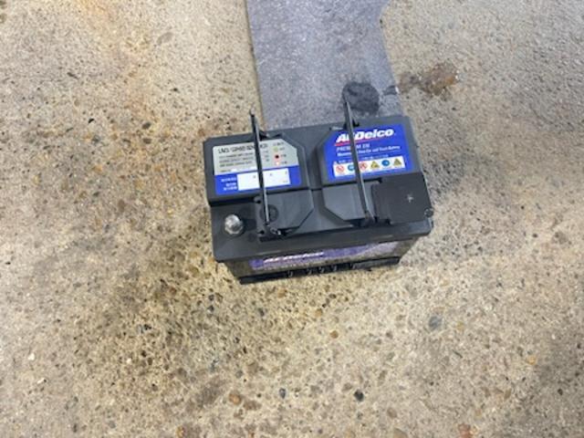 シボレータホ　バッテリー交換