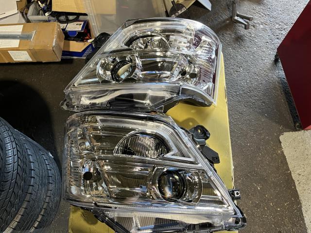 キャラバン
ヘッドランプ　ブラックアウト