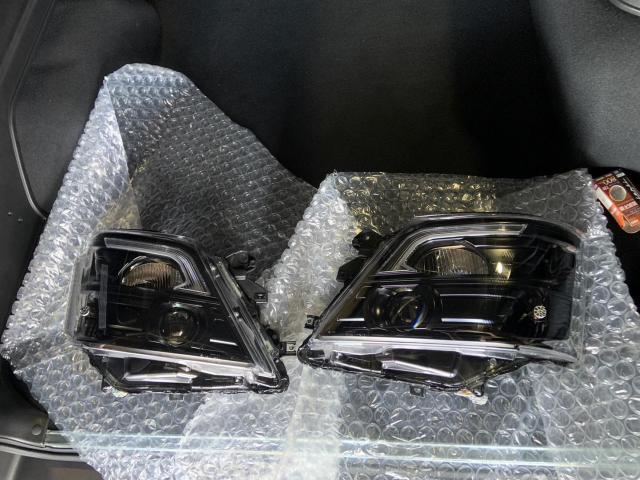 キャラバン
ヘッドランプ　ブラックアウト