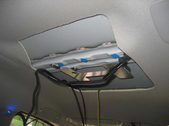 VOXY　キラメキ　BIGX10インチ　フリップダウン取り付け