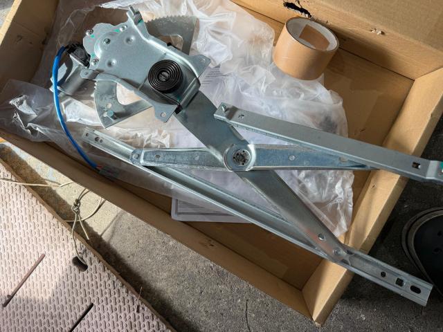 フォードエクスプローラー窓落ち修理！大阪府、奈良県、京都府、兵庫県、アメ車修理