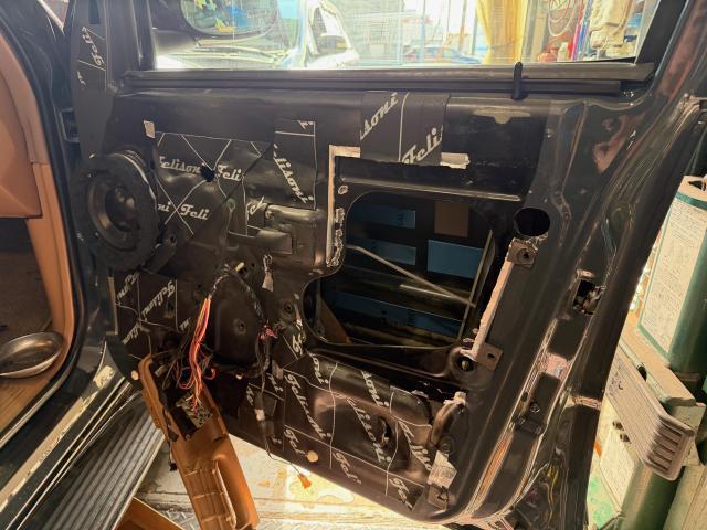 フォードエクスプローラー窓落ち修理！大阪府、奈良県、京都府、兵庫県、アメ車修理