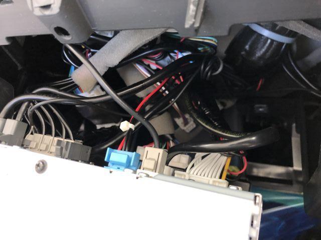 大阪府 松原市より　ニッサン・セレナ　テレビキャンセラー取付け　走行中にテレビが見れるキット取付け　カーショップグレス