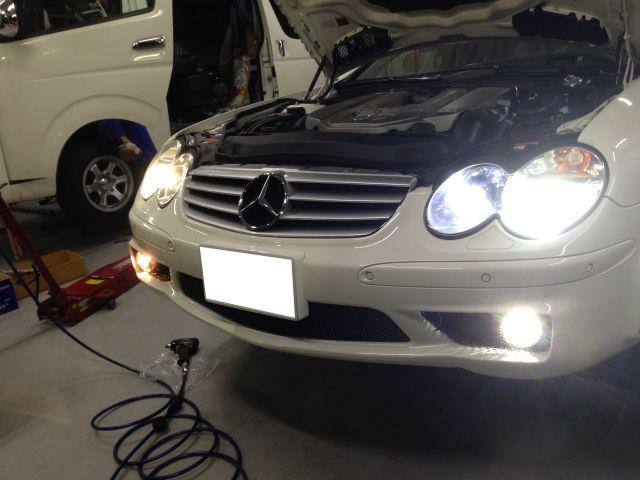 大阪市・中央区より R230 SL ベンツSL55AMG　LEDバルブ　HIDキット　パーツ持込み取付交換　HIDヘッドライト　LEDフォグバルブ交換　四條畷　カーショップGRES(グレス)