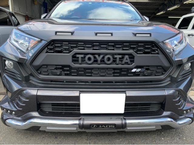 大阪市 北区より MXAA54 トヨタ RAV4 フロントグリル取付　TOYOTAグリル・グリルガーニッシュカスタム　パーツ持込み取付　社外フロントグリル取付　四條畷・奈良・寝屋川・守口・門真・大東・枚方・生駒