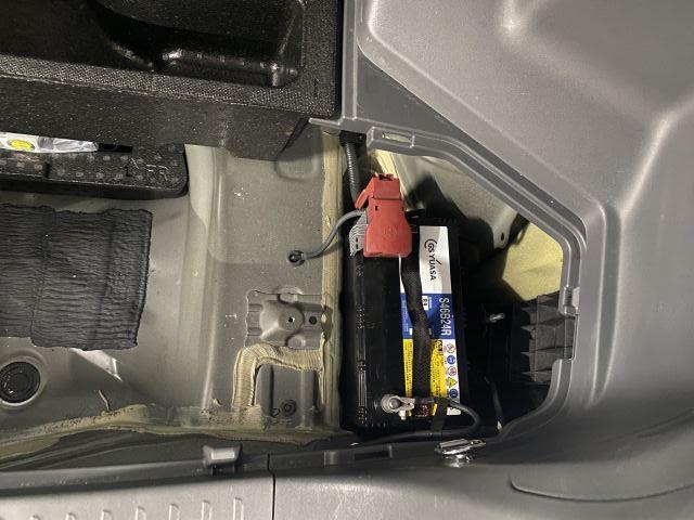 大阪府 四條畷市より トヨタ ZVW41W プリウス&alpha;　バッテリー持込交換　パーツ持込み取付　枚方・交野・摂津・茨木・京都・奈良・生駒・東大阪・守口・門真