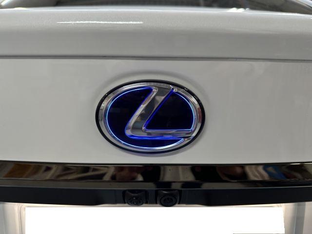 大阪市 旭区より レクサス ES300 エンブレム パーツ持込取付
四條畷・枚方・東大阪・大東・八尾・生駒・守口・摂津・吹田