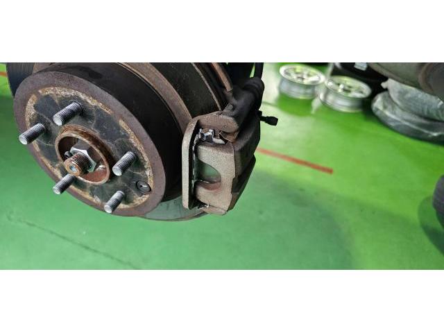 日産・エクストレイル　【タイヤ４本・リアブレーキパッド交換（持ち込み）】