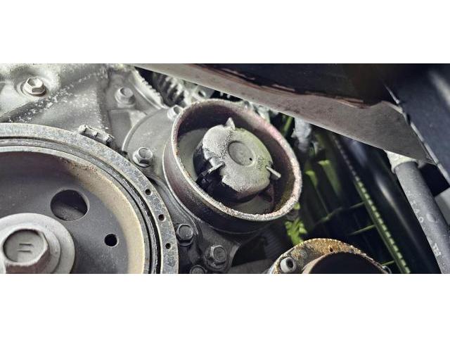 トヨタ・カローラルミオン　【ウォーターポンプ・ブレーキパッド交換】