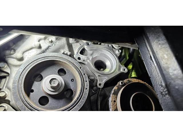 トヨタ・カローラルミオン　【ウォーターポンプ・ブレーキパッド交換】