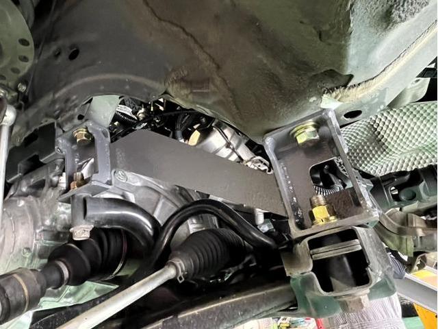 デリカD:5の4インチリフトアップ作業開始　BFグッドリッチ 奈良 オイル交換 大阪 車検 修理 JLラングラー JAOS WAKO'S 関西 150プラド トライトン LC2T デリカD:5 ARB 事故対応  カスタム 4WD　カスタム