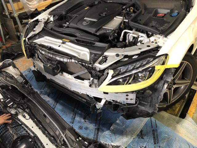 メルセデスベンツ　W205　オフィスK　ダイアモンドグリル交換