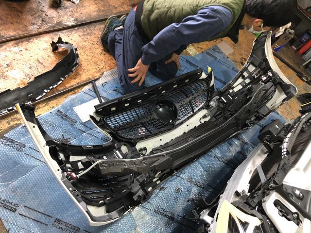 メルセデスベンツ　W205　オフィスK　ダイアモンドグリル交換