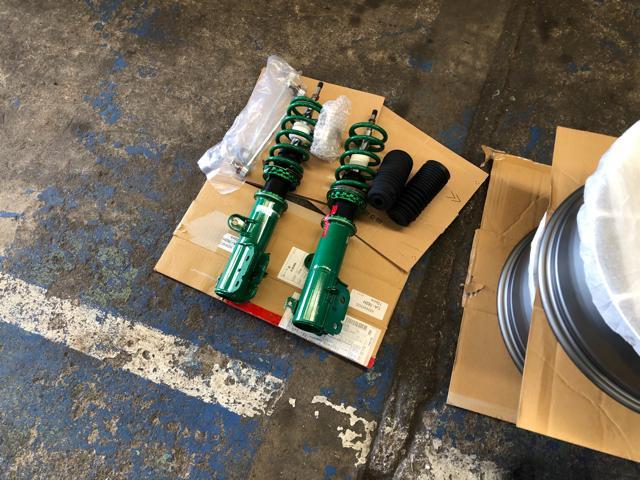 スイフトスポーツ　TEIN車高調取り付け　アライメント　タイヤ交換