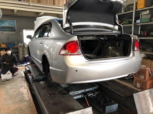 滋賀県　甲賀市　シビック　FD1　KYBローファー取り付け　アライメント測定調整　