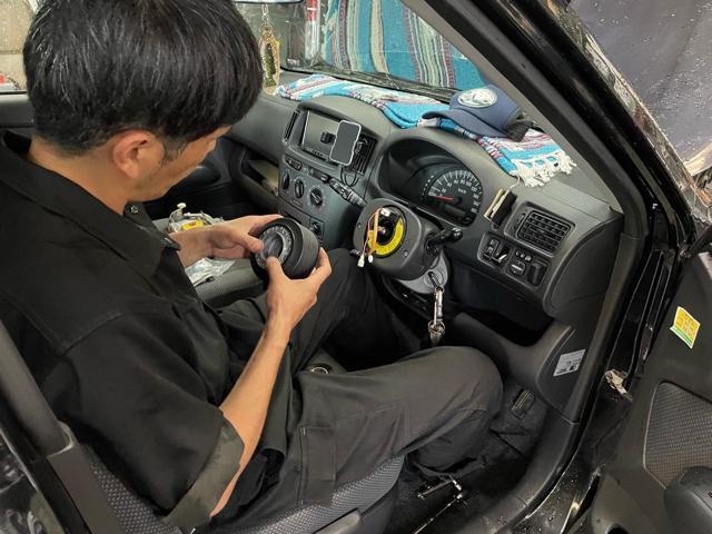 滋賀オートクラフト　ステアリング交換　トヨタ　サクシード　NCP58G