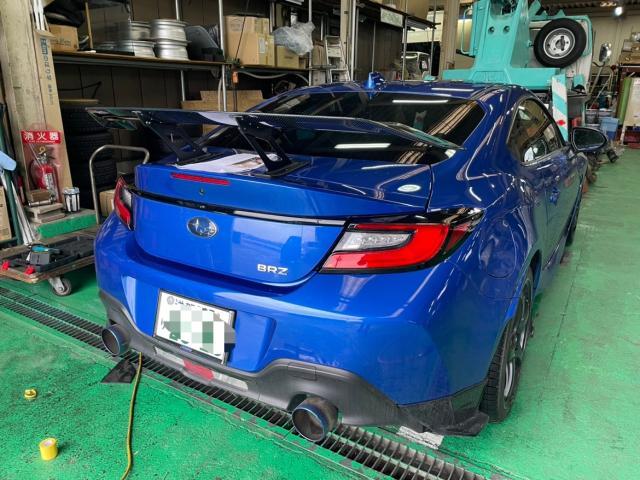 滋賀オートクラフト　スバルBRZ　ZD8　TRUST　ベルテックス　GTウイング　持ち込み　取付け