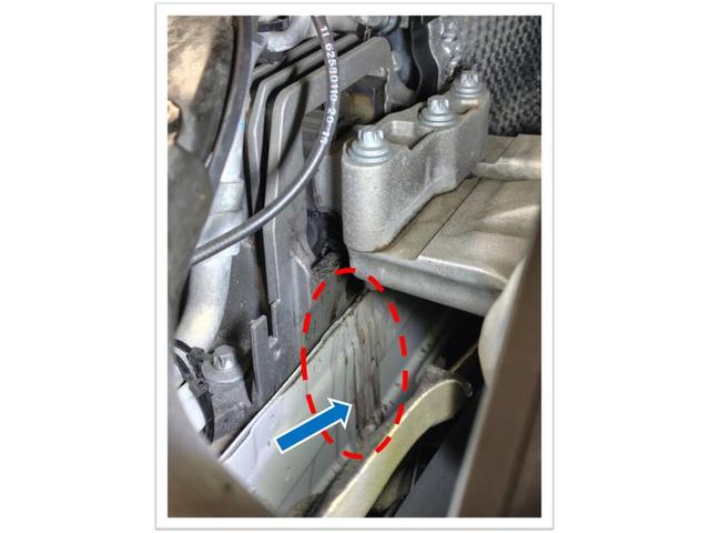 BMW・２シリーズ　低速時にブルブル振動ガタガタ異音　エンジンマウント経年劣化により交換、久御山町・宇治市・城陽市・八幡市・伏見区、車検・修理・１年点検・オイル交換ならアレスにお任せください！