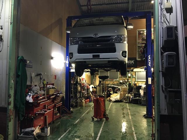 山田自動車　ハイエース専門店2