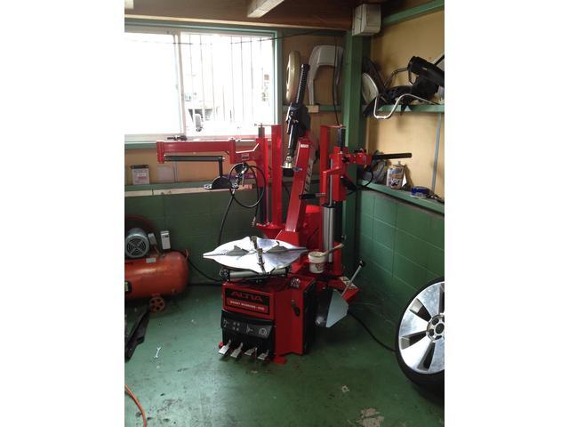 山田自動車　ハイエース専門店7