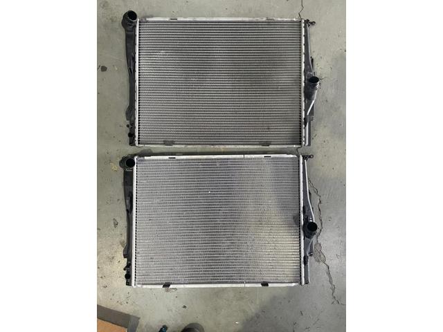 こんにちは。大阪府守口市のテクニカルオートです。今日は、ラジエータの水漏れが原因でBMW　1シリーズが入庫されました。