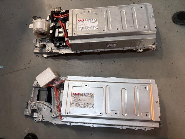 トヨタ　プリウス　ハイブリッドバッテリー交換