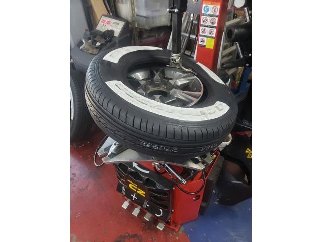 ハイエース　QDF-KDH201V　195/80R15　タイヤネット購入　持込タイヤ交換　タイヤ交換　車検整備　　輸入車修理・板金塗装・車検整備　伊丹市　尼崎市　宝塚市　川西市　西宮市　神戸市　豊中市　大阪　お客様歓迎　代車無料