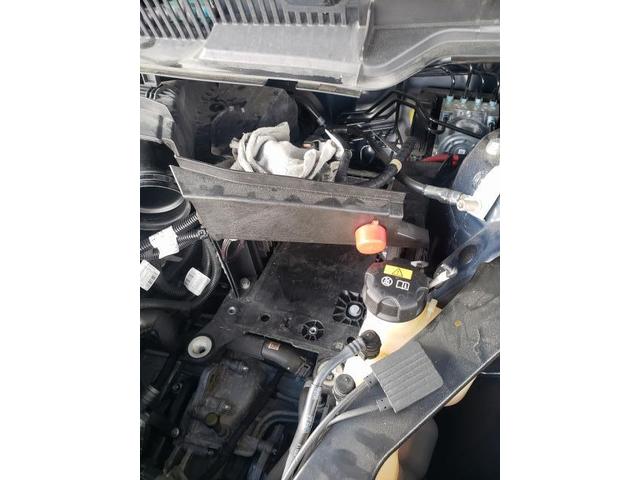 BMW218i　DBA-6V15　バッテリー交換　　持込バッテリー交換　タイヤ交換　車検整備　　輸入車修理・板金塗装・車検整備　伊丹市　尼崎市　宝塚市　川西市　西宮市　神戸市　豊中市　大阪　お客様歓迎　代車無料