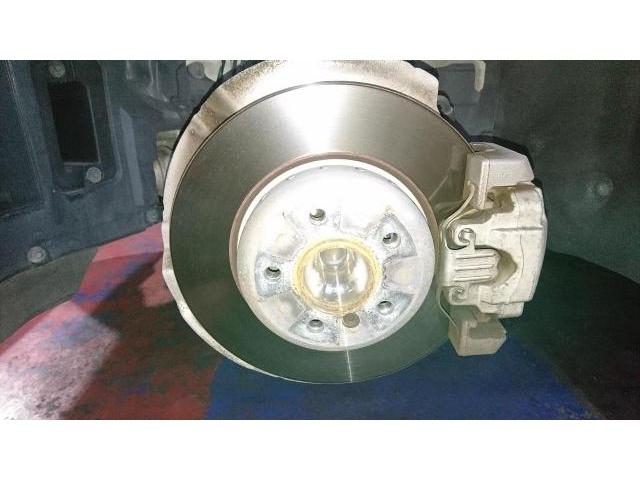 ＢＭＷ　523ｄ　ＦＷ２０　車検整備　　タイヤネット購入　持込タイヤ交換　タイヤ交換　車検整備　　輸入車修理・板金塗装・車検整備　伊丹市　尼崎市　宝塚市　川西市　西宮市　神戸市　豊中市　大阪　お客様歓迎　代車無料