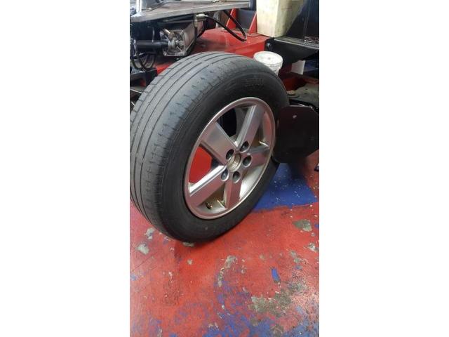 ヴォクシー　DBA-AZR60G　195/65R15　タイヤネット購入　持込タイヤ交換　タイヤ交換　車検整備　　輸入車修理・板金塗装・車検整備　伊丹市　尼崎市　宝塚市　川西市　西宮市　神戸市　豊中市　大阪　お客様歓迎　代車無料