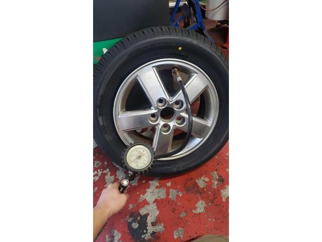 ヴォクシー　DBA-AZR60G　195/65R15　タイヤネット購入　持込タイヤ交換　タイヤ交換　車検整備　　輸入車修理・板金塗装・車検整備　伊丹市　尼崎市　宝塚市　川西市　西宮市　神戸市　豊中市　大阪　お客様歓迎　代車無料