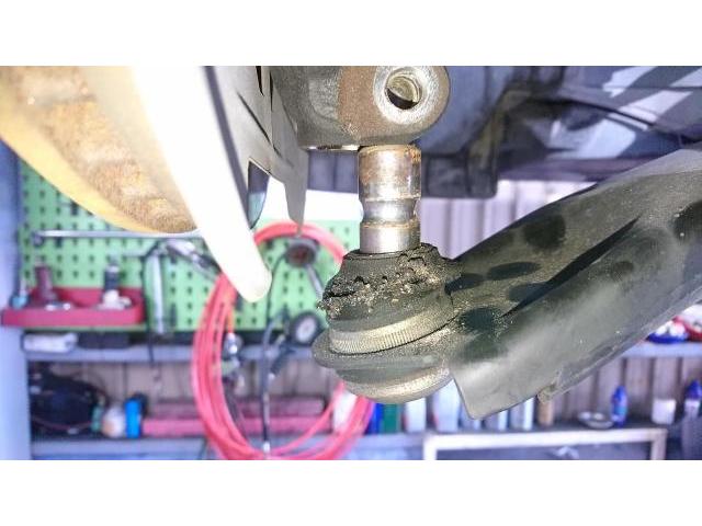 マツダ アクセラスポーツ サスペンション・足回り修理・整備  タイヤネット購入 持込タイヤ交換 タイヤ交換 車検整備  輸入車修理・板金塗装・車検整備 伊丹市 尼崎市 宝塚市 川西市 西宮市 神戸市 豊中市 大阪 お客様歓迎 代車無料