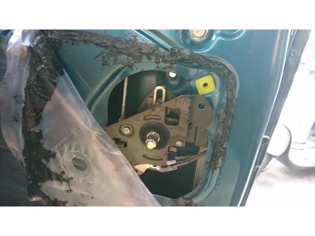 スバル　サンバーディアス　ドアハンドル交換　　タイヤネット購入　持込タイヤ交換　タイヤ交換　車検整備　　輸入車修理・板金塗装・車検整備　伊丹市　尼崎市　宝塚市　川西市　西宮市　神戸市　豊中市　大阪　お客様歓迎　代車無料