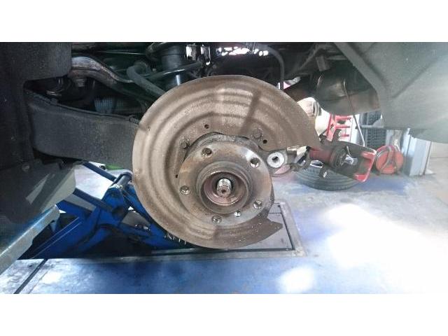 ＭＩＮＩ　クロスオーバー　サスペンション・足回り修理・整備　　タイヤネット購入　持込タイヤ交換　タイヤ交換　車検整備　　輸入車修理・板金塗装・車検整備　伊丹市　尼崎市　宝塚市　川西市　西宮市　神戸市　豊中市　大阪　お客様歓迎　代車無料