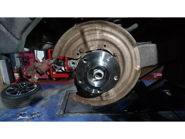 ＭＩＮＩ　クロスオーバー　サスペンション・足回り修理・整備　　タイヤネット購入　持込タイヤ交換　タイヤ交換　車検整備　　輸入車修理・板金塗装・車検整備　伊丹市　尼崎市　宝塚市　川西市　西宮市　神戸市　豊中市　大阪　お客様歓迎　代車無料