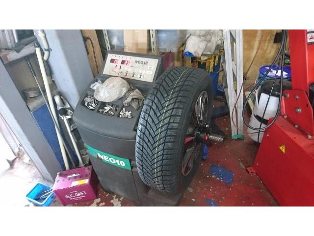 ヴォクシー　DBA-ZRR80W　205/60R16　タイヤネット購入　持込タイヤ交換　タイヤ交換　車検整備　　輸入車修理・板金塗装・車検整備　伊丹市　尼崎市　宝塚市　川西市　西宮市　神戸市　豊中市　大阪　お客様歓迎　代車無料