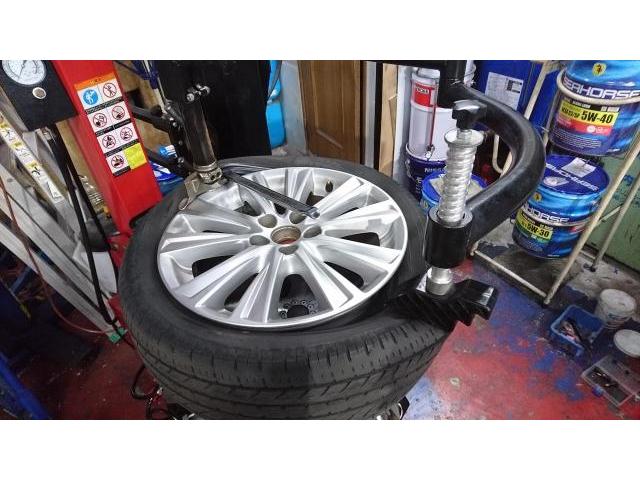 アルファード　DBA-AGH30W　235/50R18　タイヤネット購入　持込タイヤ交換　タイヤ交換　車検整備　　輸入車修理・板金塗装・車検整備　伊丹市　尼崎市　宝塚市　川西市　西宮市　神戸市　豊中市　大阪　お客様歓迎　代車無料