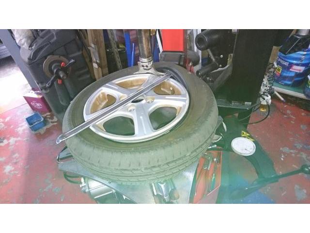 エヴリィ　ABA-DA64W　155/70R13　タイヤネット購入　持込タイヤ交換　タイヤ交換　車検整備　　輸入車修理・板金塗装・車検整備　伊丹市　尼崎市　宝塚市　川西市　西宮市　神戸市　豊中市　大阪　お客様歓迎　代車無料